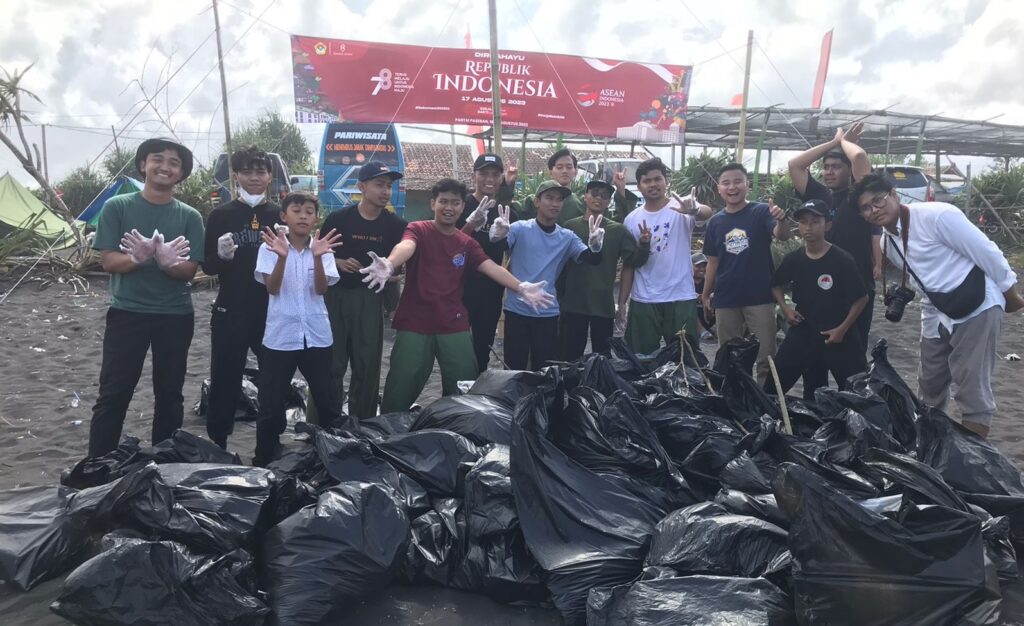 ldiijember-bersih2-pantai-paseban