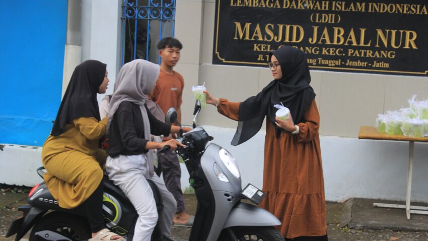 ldiijember-aksi-sosial-pemuda-ldii-berbagi-takjil1