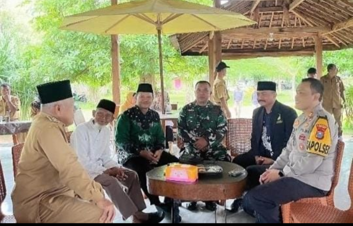 ldiijember-pctempurejo-pisahsambut-camat1