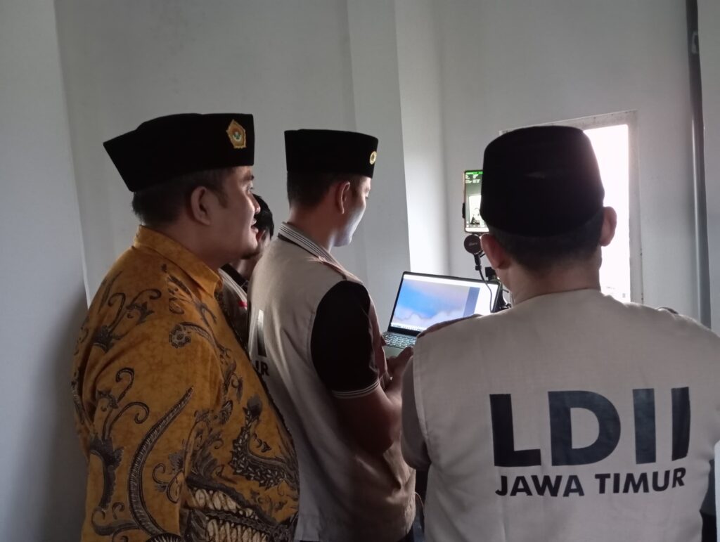 ldiijember-pantau-hilal-1syawal-pantai-pancer