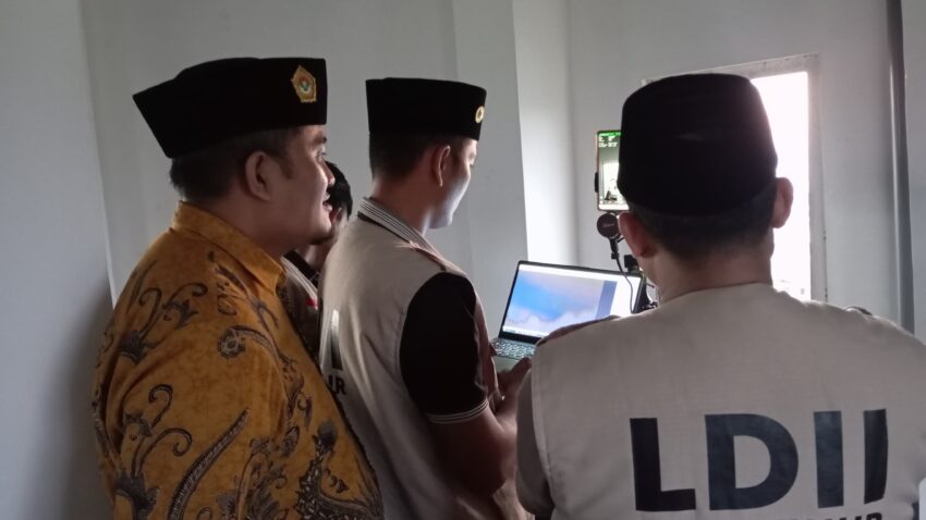 ldiijember-pantau-hilal-1syawal-pantai-pancer