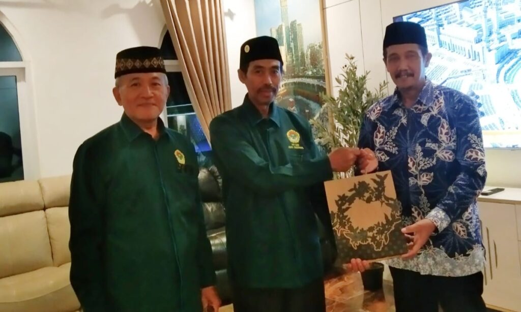 Ketua PC LDII Tanggul, Dea Riyadi bersama Agus Rahmat