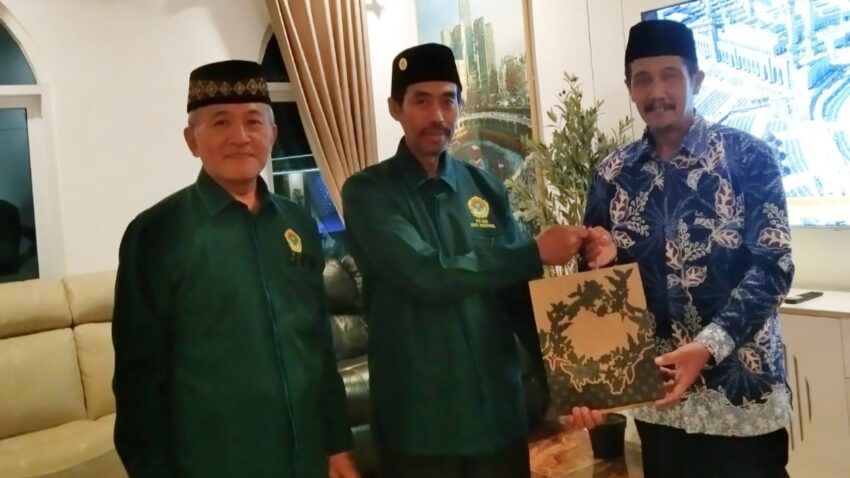 Ketua PC LDII Tanggul, Dea Riyadi bersama Agus Rahmat