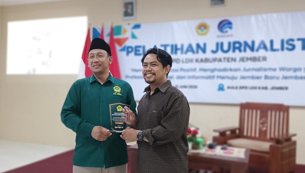 Wawan ‘Radar Jember’ Berbagi Rahasia Foto Jurnalistik Berkelas Lewat Moment dan Tata Cahaya