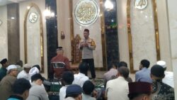 Perkuat Kamtibmas, Kapolsek Tanggul AKP Fathur Sampaikan Tausiah Edukatif di Masjid Baitus Shobirin